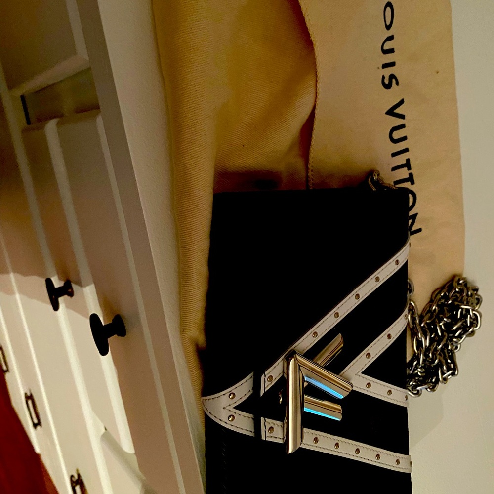 Brand New-leather Louis Vuitton great style